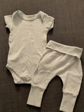 4/25$ Zack & Zoey Mint and White Striped Baby Onesie Set